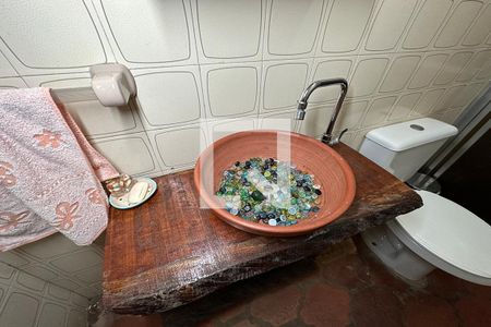 Casa à venda com 270m², 3 quartos e 2 vagasBanheiro 2