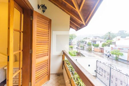 Casa à venda com 407m², 3 quartos e 4 vagas Casa à venda com 407m², 3 quartos e 4 vagasSacada do Quarto 3