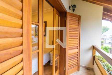 Casa à venda com 407m², 3 quartos e 4 vagas Casa à venda com 407m², 3 quartos e 4 vagasSacada do Quarto 3