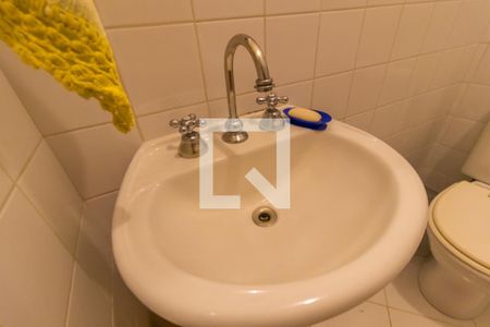 Casa à venda com 407m², 3 quartos e 4 vagas Casa à venda com 407m², 3 quartos e 4 vagasBanheiro da Piscina