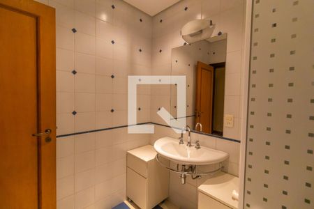 Casa à venda com 407m², 3 quartos e 4 vagas Casa à venda com 407m², 3 quartos e 4 vagasBanheiro