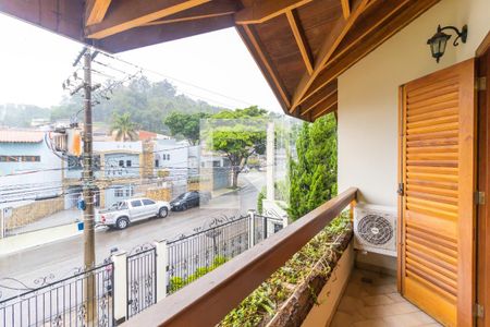 Casa à venda com 407m², 3 quartos e 4 vagas Casa à venda com 407m², 3 quartos e 4 vagasSacada da Suíte
