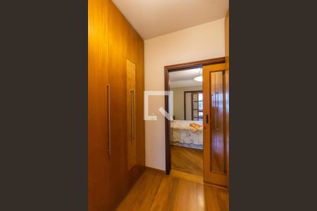 Casa à venda com 407m², 3 quartos e 4 vagas Casa à venda com 407m², 3 quartos e 4 vagasCloset
