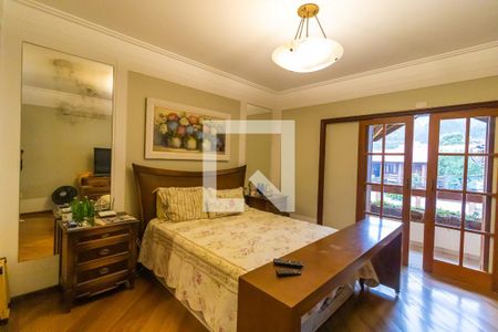 Casa à venda com 407m², 3 quartos e 4 vagas Casa à venda com 407m², 3 quartos e 4 vagasSuíte