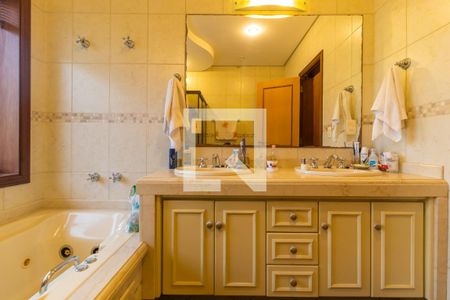Casa à venda com 407m², 3 quartos e 4 vagas Casa à venda com 407m², 3 quartos e 4 vagasBanheiro da Suíte