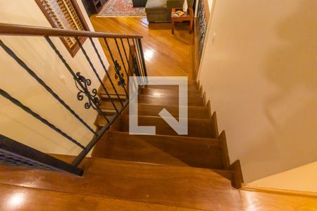 Casa à venda com 407m², 3 quartos e 4 vagas Casa à venda com 407m², 3 quartos e 4 vagasEscada