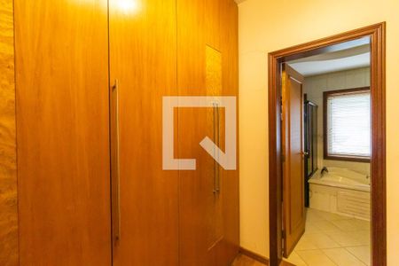 Casa à venda com 407m², 3 quartos e 4 vagas Casa à venda com 407m², 3 quartos e 4 vagasCloset