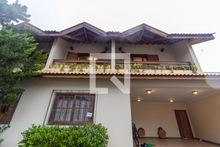 Casa à venda com 407m², 3 quartos e 4 vagas Casa à venda com 407m², 3 quartos e 4 vagasFachada