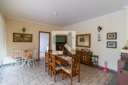 Casa à venda com 407m², 3 quartos e 4 vagas Casa à venda com 407m², 3 quartos e 4 vagasEspaço Gourmet