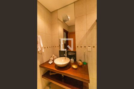 Casa à venda com 407m², 3 quartos e 4 vagas Casa à venda com 407m², 3 quartos e 4 vagasBanheiro da Suíte 2