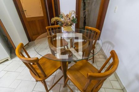 Casa à venda com 407m², 3 quartos e 4 vagas Casa à venda com 407m², 3 quartos e 4 vagasCozinha