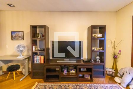 Casa à venda com 407m², 3 quartos e 4 vagas Casa à venda com 407m², 3 quartos e 4 vagasSala de TV