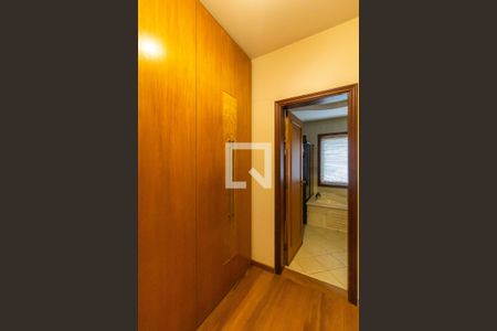 Casa à venda com 407m², 3 quartos e 4 vagas Casa à venda com 407m², 3 quartos e 4 vagasCloset