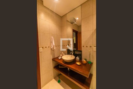Casa à venda com 407m², 3 quartos e 4 vagas Casa à venda com 407m², 3 quartos e 4 vagasBanheiro da Suíte 2
