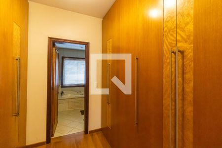 Casa à venda com 407m², 3 quartos e 4 vagas Casa à venda com 407m², 3 quartos e 4 vagasCloset