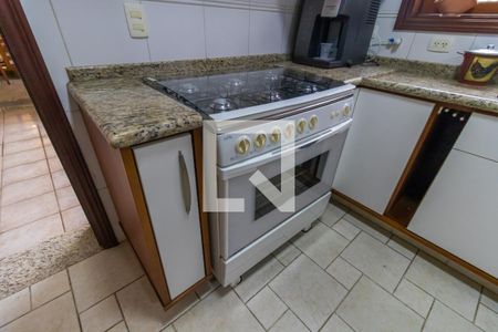Casa à venda com 407m², 3 quartos e 4 vagas Casa à venda com 407m², 3 quartos e 4 vagasCozinha