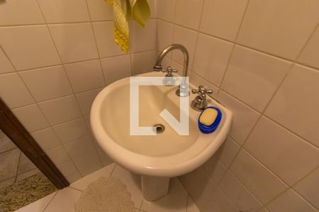 Casa à venda com 407m², 3 quartos e 4 vagas Casa à venda com 407m², 3 quartos e 4 vagasBanheiro da Piscina