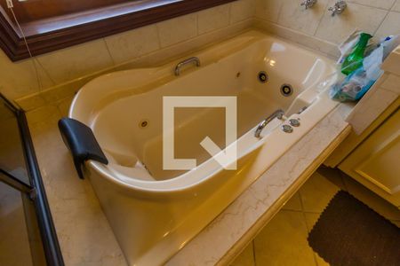 Casa à venda com 407m², 3 quartos e 4 vagas Casa à venda com 407m², 3 quartos e 4 vagasBanheiro da Suíte