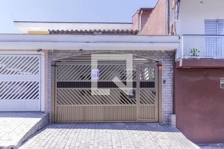 Casa à venda com 170m², 3 quartos e 2 vagas Casa à venda com 170m², 3 quartos e 2 vagasFachada