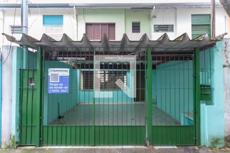 Casa à venda com 130m², 3 quartos e 2 vagas Casa à venda com 130m², 3 quartos e 2 vagasFachada