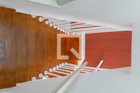 Casa à venda com 130m², 3 quartos e 2 vagas Casa à venda com 130m², 3 quartos e 2 vagasEscadas