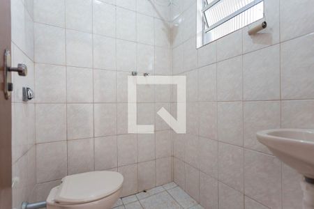 Casa à venda com 130m², 3 quartos e 2 vagas Casa à venda com 130m², 3 quartos e 2 vagasBanheiro de Serviços