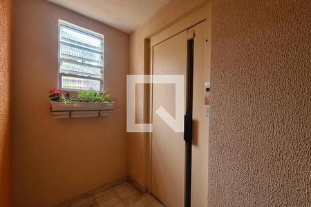 Apartamento à venda com 96m², 2 quartos e 1 vagaHall elevador