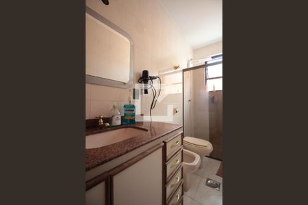 Casa à venda com 285m², 4 quartos e 4 vagasBanheiro 