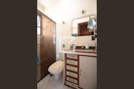 Casa à venda com 285m², 4 quartos e 4 vagasSuíte banheiro 