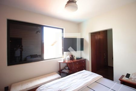 Casa à venda com 285m², 4 quartos e 4 vagasSuíte 