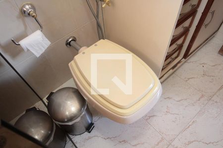 Casa à venda com 285m², 4 quartos e 4 vagasSuíte banheiro 