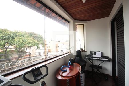 Casa à venda com 285m², 4 quartos e 4 vagasVaranda 