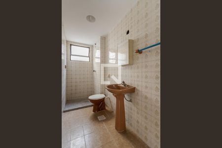 Banheiro de kitnet/studio para alugar com 1 quarto, 56m² em Petrópolis, Porto Alegre