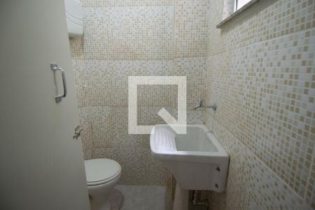 Banheiro de kitnet/studio para alugar com 1 quarto, 16m² em Copacabana, Rio de Janeiro