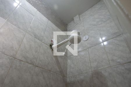 Banheiro de kitnet/studio para alugar com 1 quarto, 16m² em Copacabana, Rio de Janeiro