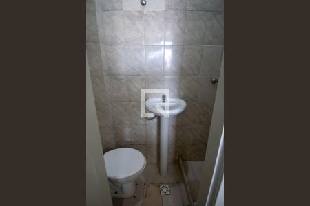Banheiro de kitnet/studio para alugar com 1 quarto, 16m² em Copacabana, Rio de Janeiro