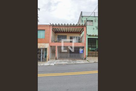 Casa à venda com 125m², 2 quartos e 2 vagas Casa à venda com 125m², 2 quartos e 2 vagasFachada