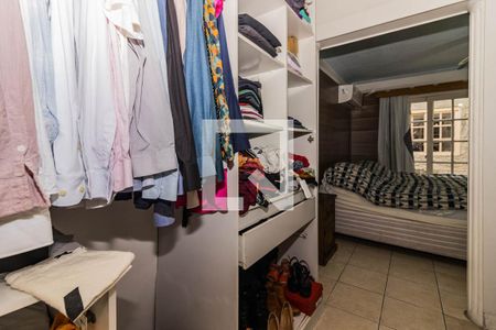 Casa à venda com 350m², 5 quartos e 4 vagas Casa à venda com 350m², 5 quartos e 4 vagasCloset