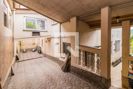Casa à venda com 350m², 5 quartos e 4 vagas Casa à venda com 350m², 5 quartos e 4 vagasGaragem