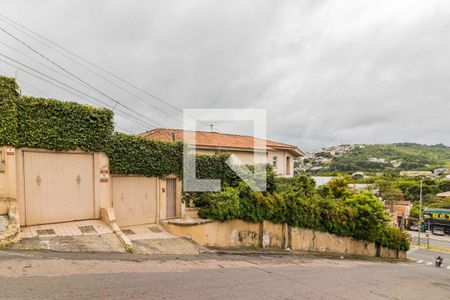 Casa à venda com 350m², 5 quartos e 4 vagas Casa à venda com 350m², 5 quartos e 4 vagasFachada