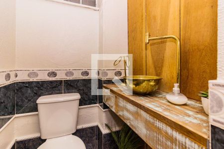 Casa à venda com 350m², 5 quartos e 4 vagas Casa à venda com 350m², 5 quartos e 4 vagasBanheiro