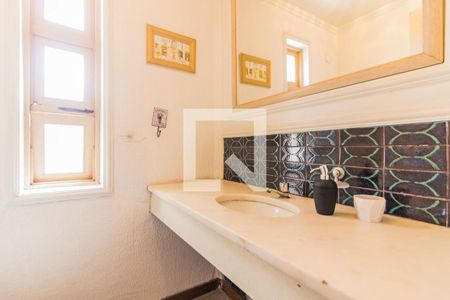 Casa à venda com 350m², 5 quartos e 4 vagas Casa à venda com 350m², 5 quartos e 4 vagasLavabo 2