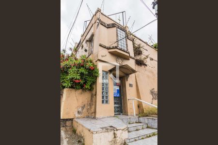 Casa à venda com 350m², 5 quartos e 4 vagas Casa à venda com 350m², 5 quartos e 4 vagasFachada