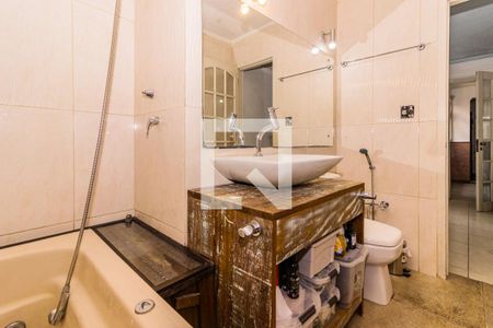 Casa à venda com 350m², 5 quartos e 4 vagas Casa à venda com 350m², 5 quartos e 4 vagasBanheiro da Suite 2