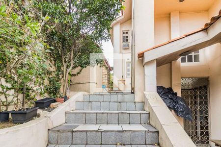 Casa à venda com 350m², 5 quartos e 4 vagas Casa à venda com 350m², 5 quartos e 4 vagasQuintal