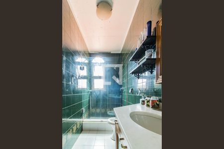 Casa à venda com 350m², 5 quartos e 4 vagas Casa à venda com 350m², 5 quartos e 4 vagasBanheiro Social
