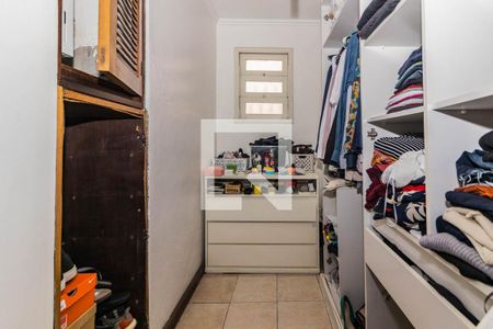 Casa à venda com 350m², 5 quartos e 4 vagas Casa à venda com 350m², 5 quartos e 4 vagasCloset