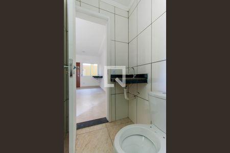 Banheiro de kitnet/studio para alugar com 1 quarto, 30m² em Vila Divina Pastora, São Paulo