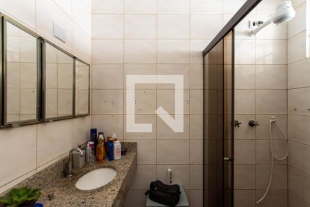 Casa à venda com 250m², 4 quartos e 4 vagasBanheiro Social