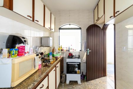 Casa à venda com 250m², 4 quartos e 4 vagasCozinha